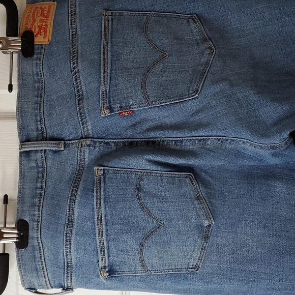 All jeans 2/$20🫦Levi's sz 32/30 slimming straight leg no flaws - Picture 6 of 12